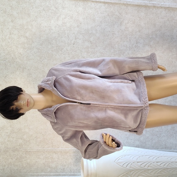 Ladies coat 🧥 - Picture 1 of 9